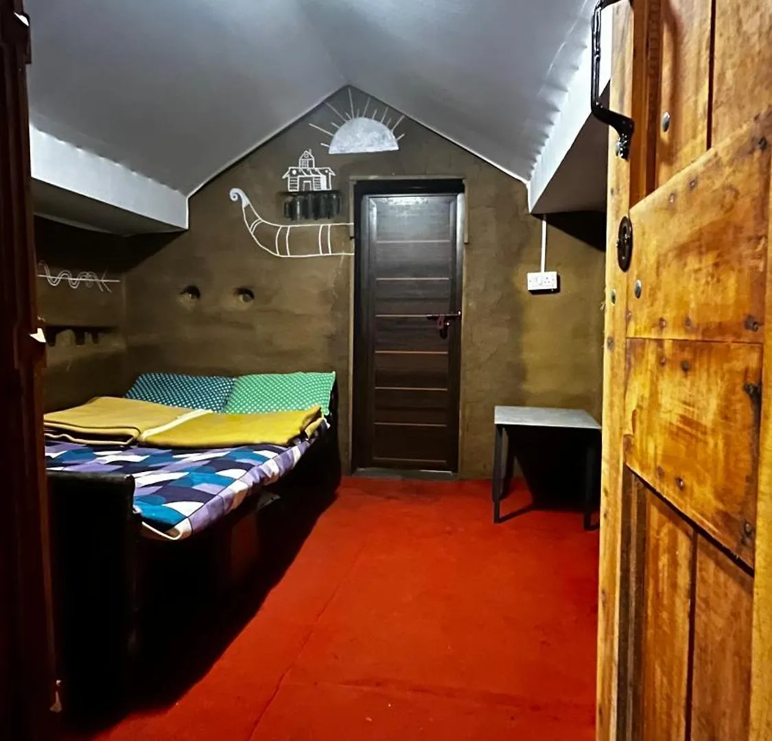 Farm stay Alpine Mud House Kanthalloor India