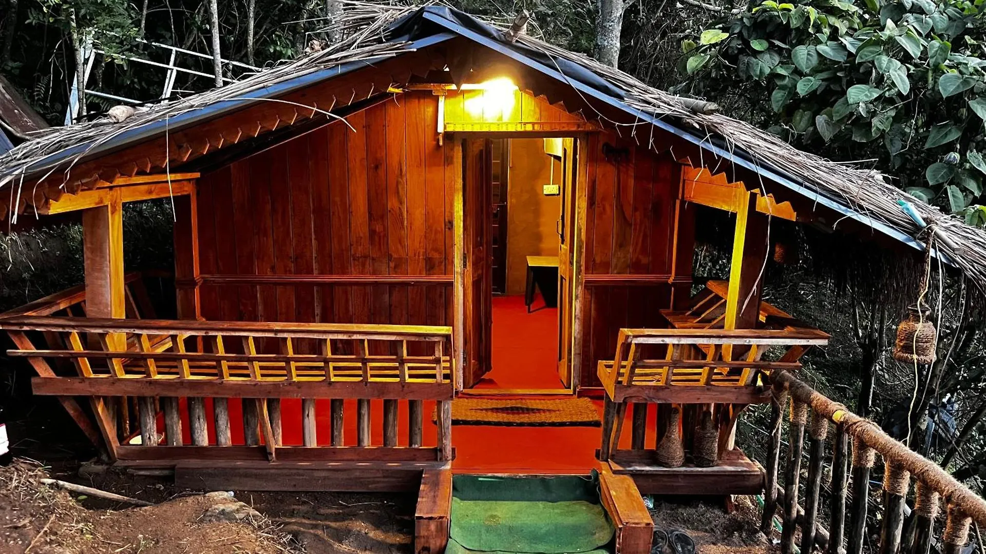 Alpine Mud House Kanthalloor 0*,  India