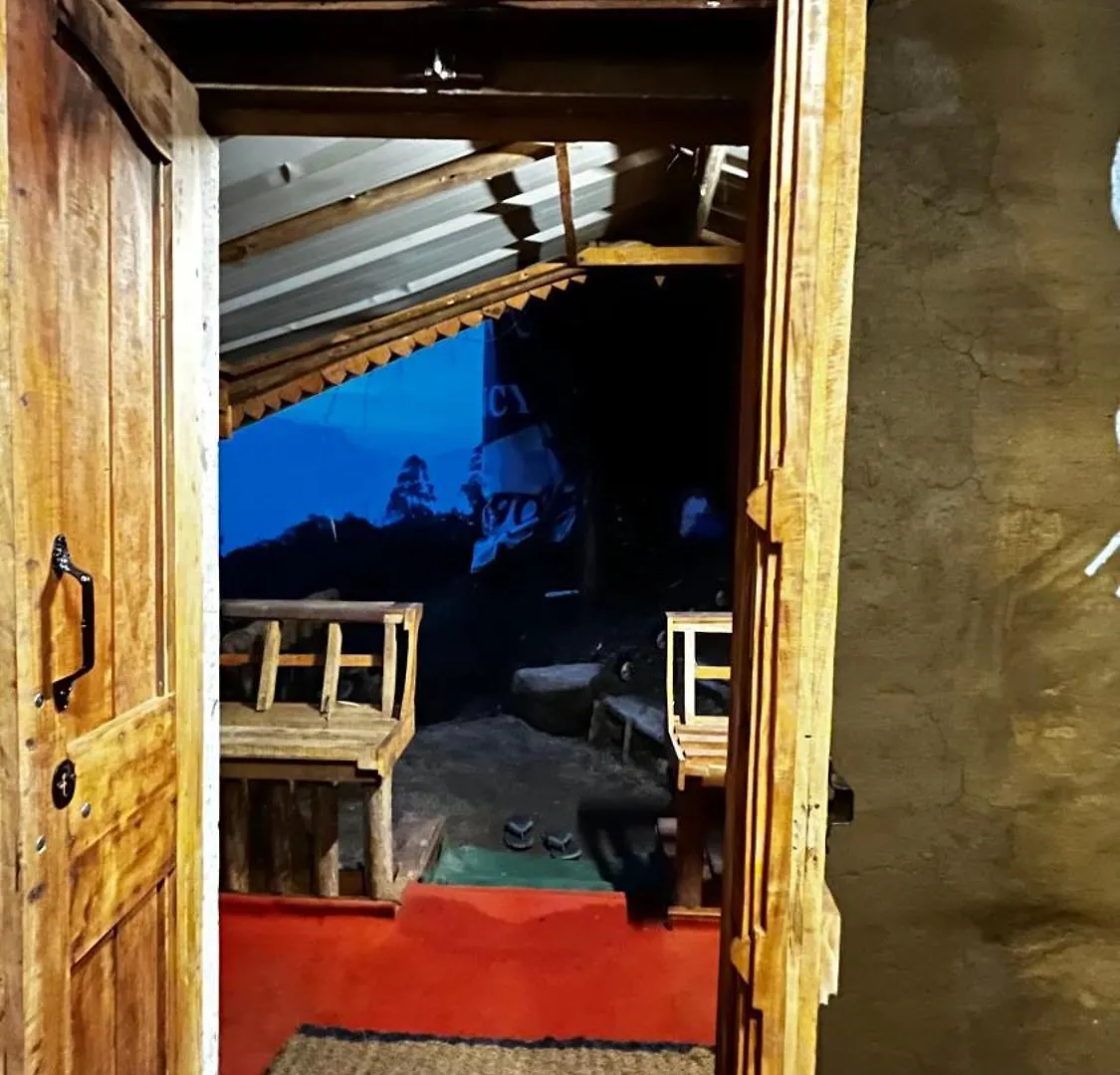 Farm stay Alpine Mud House Kanthalloor