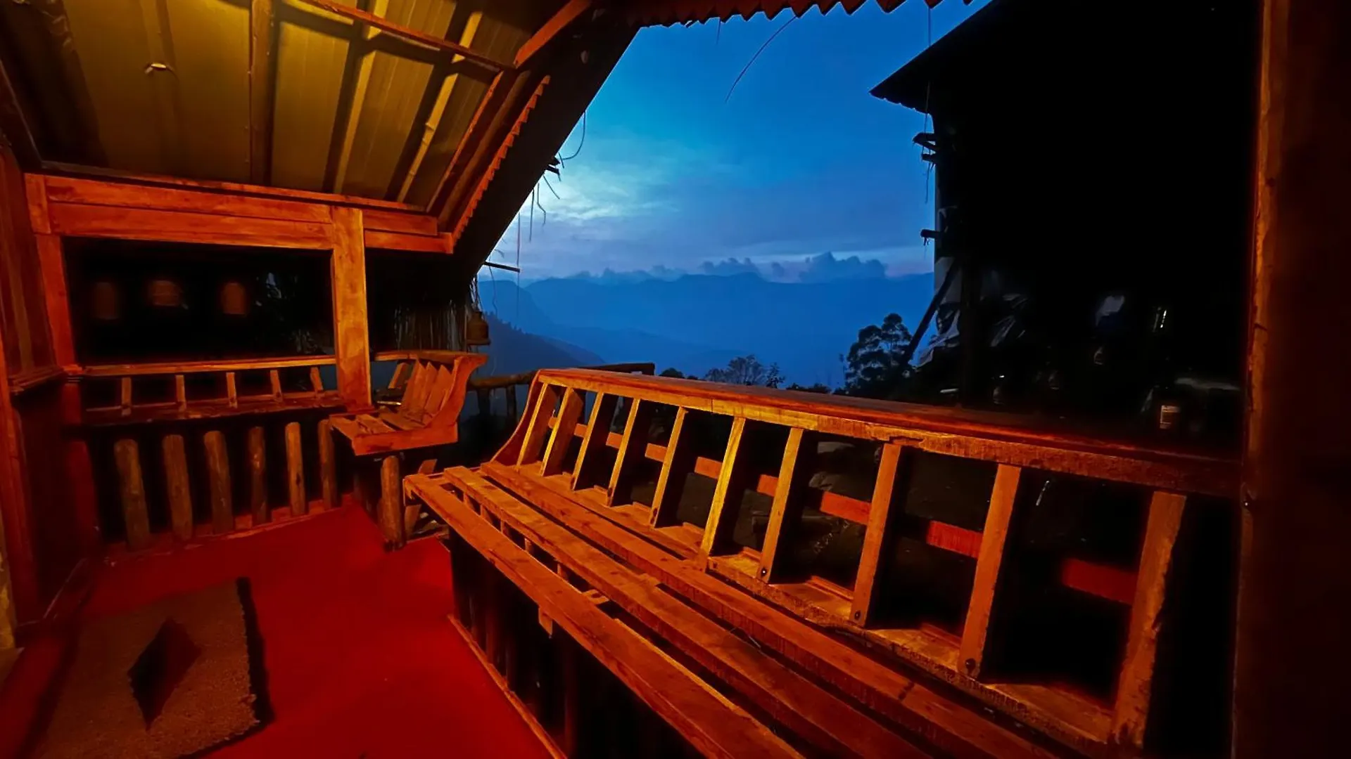 Farm stay Alpine Mud House Kanthalloor India